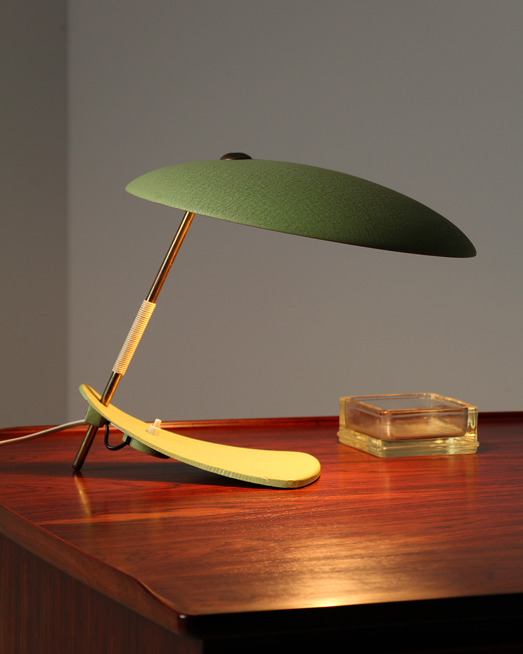 lampe ufo soucoupe vintage design